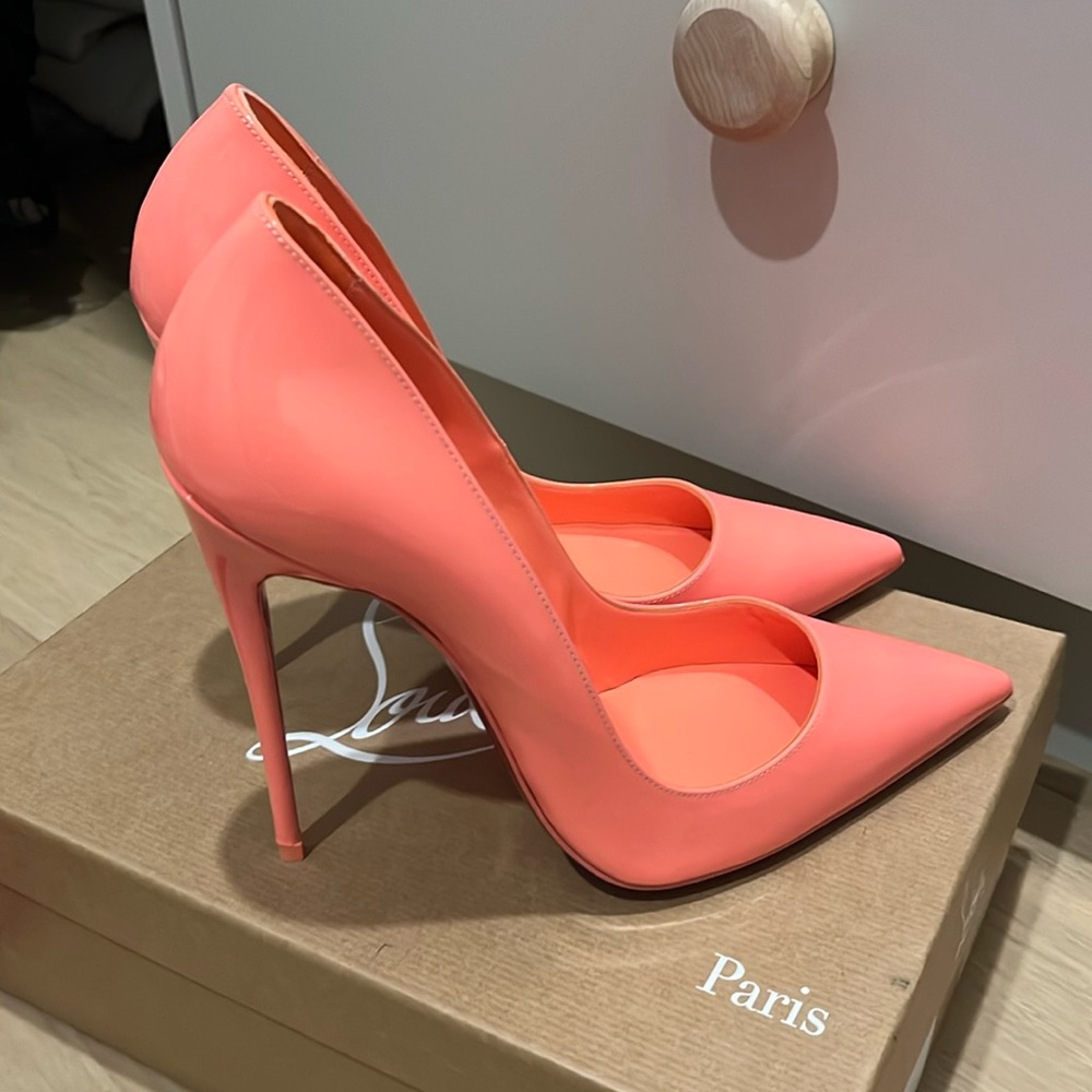 Christian Louboutin So Kate 120mm pump- patent calf leather
Colour:drag (choral)